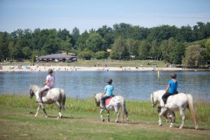 Randonnee_equestre_aux_lacs_de_Haute-Charente