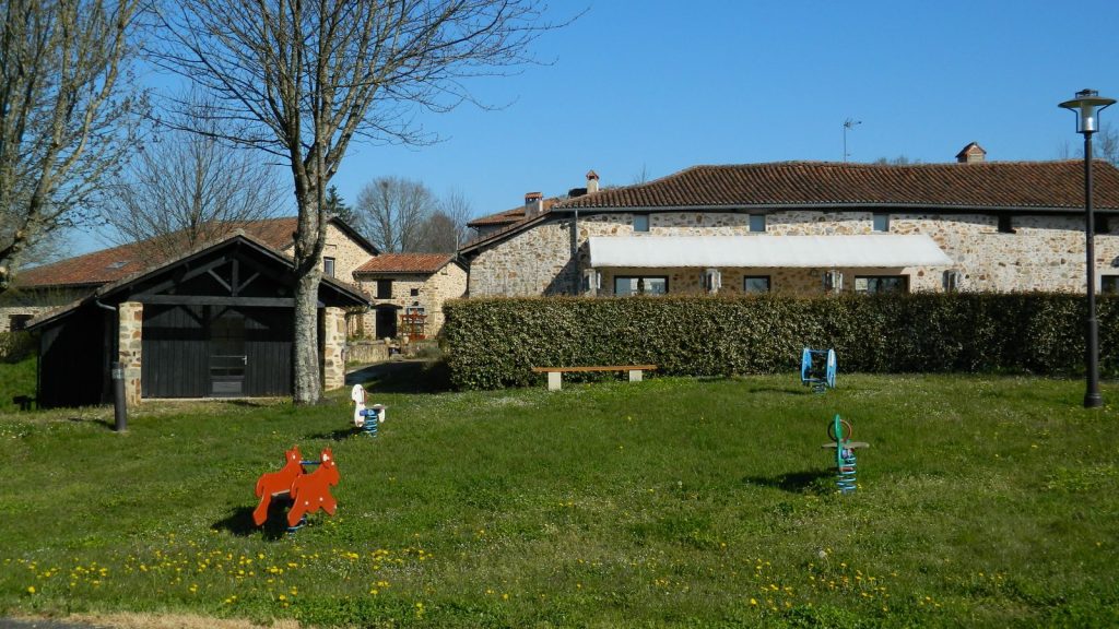 aire de jeux2-gites cruzeau de charente limousine