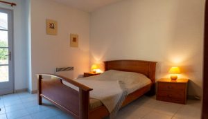 gite bruyere chambre1-gites cruzeau de charente limousine